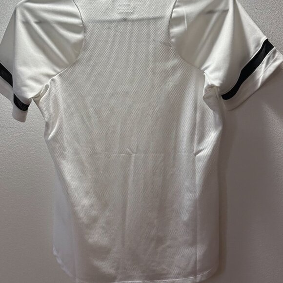 Nike tshirt - size S - like new - Picture 4 of 6